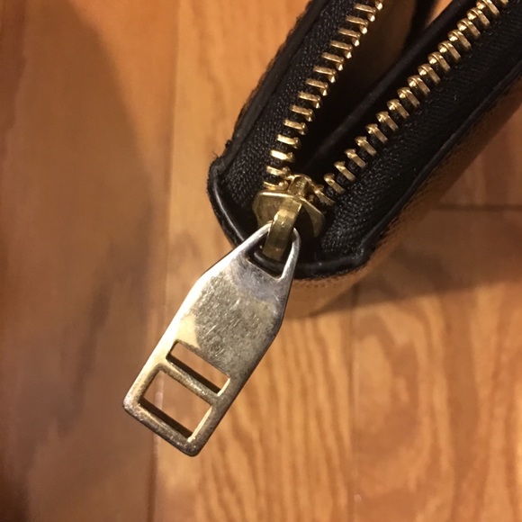 Authentic Burberry Wallet. Great condition - Picture 6 of 6